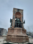Памятник таксим